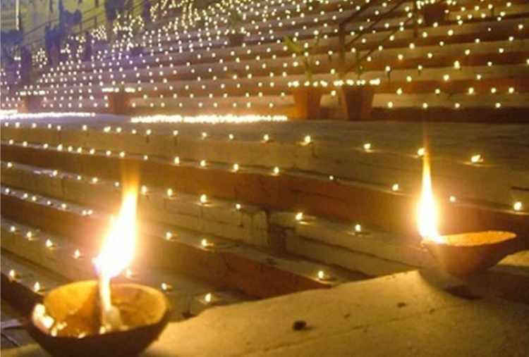 Dev Diwali 2023 Quotes:दीपों से जगमग घाट से चमकेंगे धरती और आकाश!