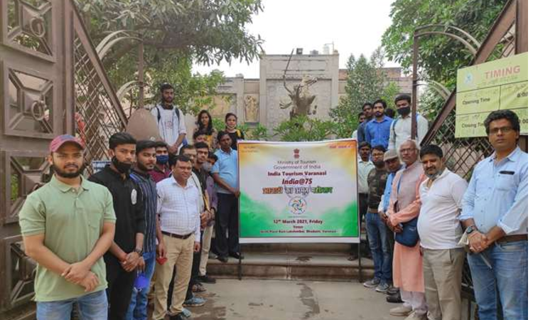 Government organizes Heritage Walk in Varanasi as part of celebrations under the Amrit Mahotsav